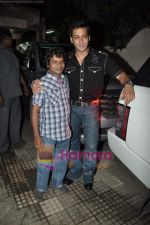 Salman Khan at the special screening of Peepli Live  in Ketnav on 10th Aug 2010 (7).JPG
